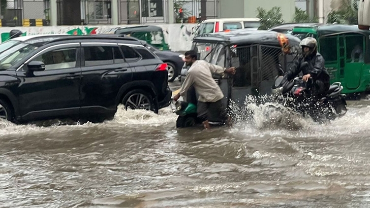 বৃষ্টি অব্যাহত থাকার আভাস, পাহাড় ধসের শঙ্কা